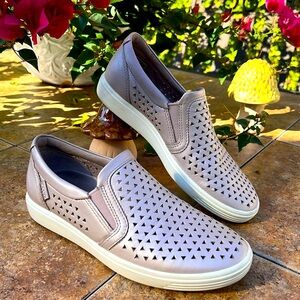 Ecco Laser cut Rose colored w/ elastic sides slip in Soft Leather sneakers 6.5